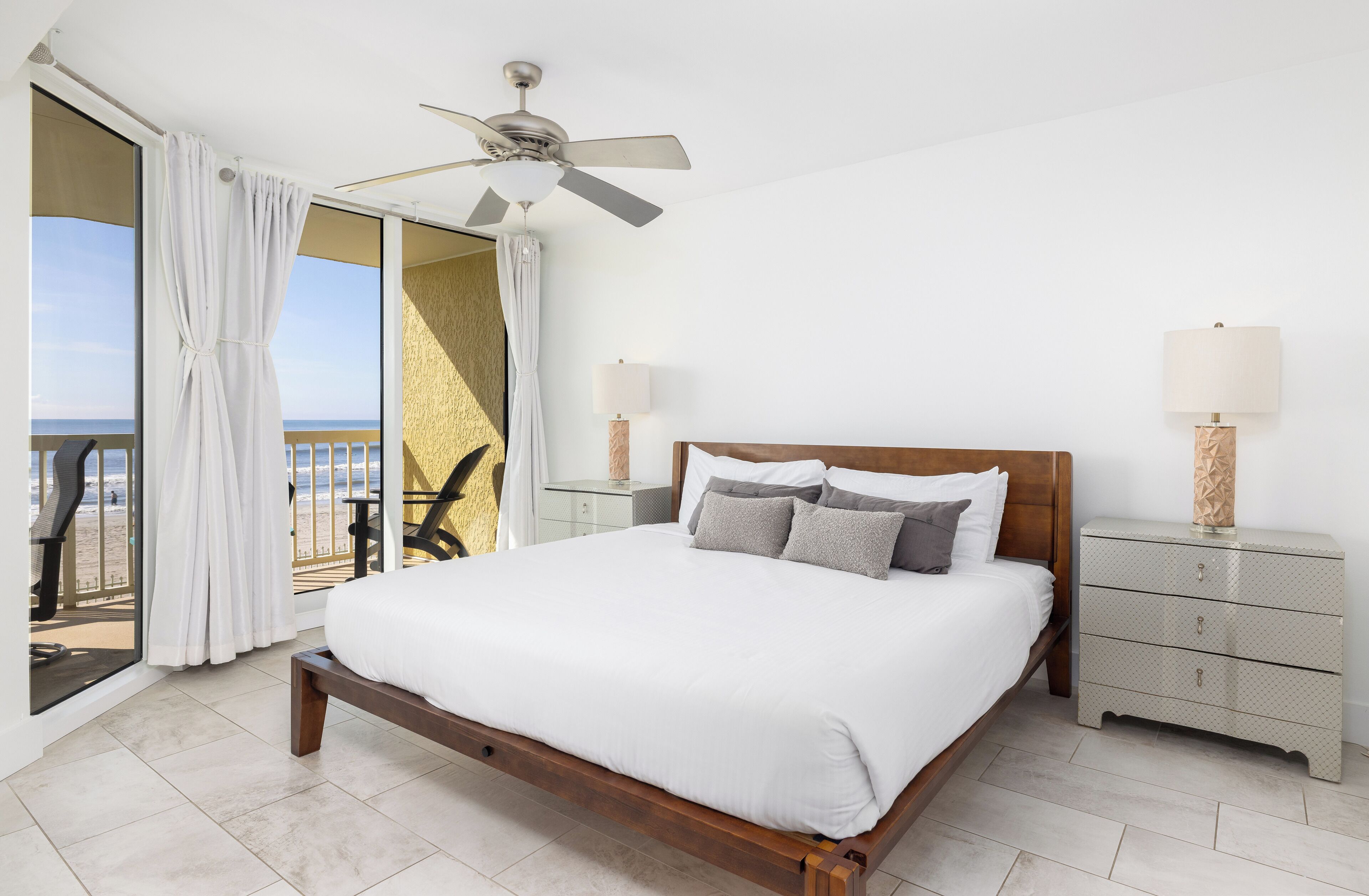 4 bedrooms, iron/ironing board, internet, bed sheets