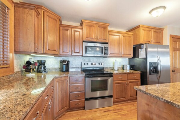 Dishwasher, coffee/tea maker, cookware/dishes/utensils, dining tables