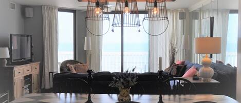 Een flatscreentelevisie en een dvd-speler