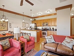 TV - Chalakee Lodge CA-2- Mountain View, Gated Resort, Indoor/Outdoor Pools & Hot Tub (Boone)
