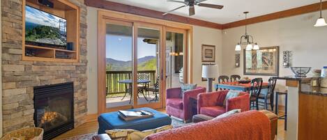 Televisión y chimenea