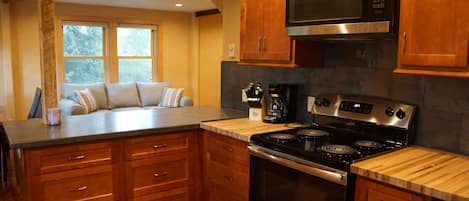 Private kitchen | Fridge, microwave, oven, stovetop