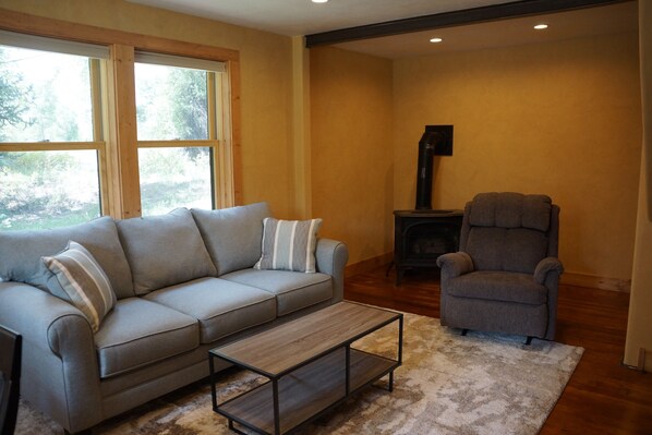 Smart TV, fireplace, DVD player