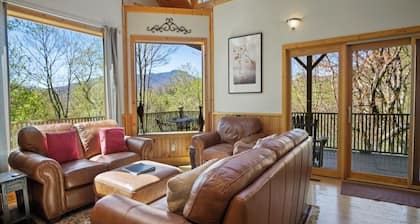 Above It All- Cabin, Hot Tub, Pet Friendly, Pool Table, Mtn View, Gas Fireplace