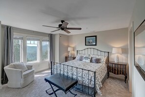 3 soverom, strykejern/-brett, internettilgang og sengetøy