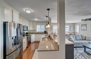 غسالة أطباق، ماكينة لصنع القهوة/الشاي، �مستلزمات طهي/أطباق/أوعية