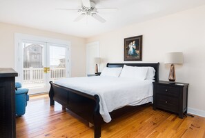 5 bedrooms, iron/ironing board, internet, bed sheets