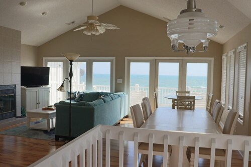 Emerald Isle Oceanfront 5 Bedroom 1/2 Duplex with Private Pool (Alquile ambos lados para grupos más grandes)