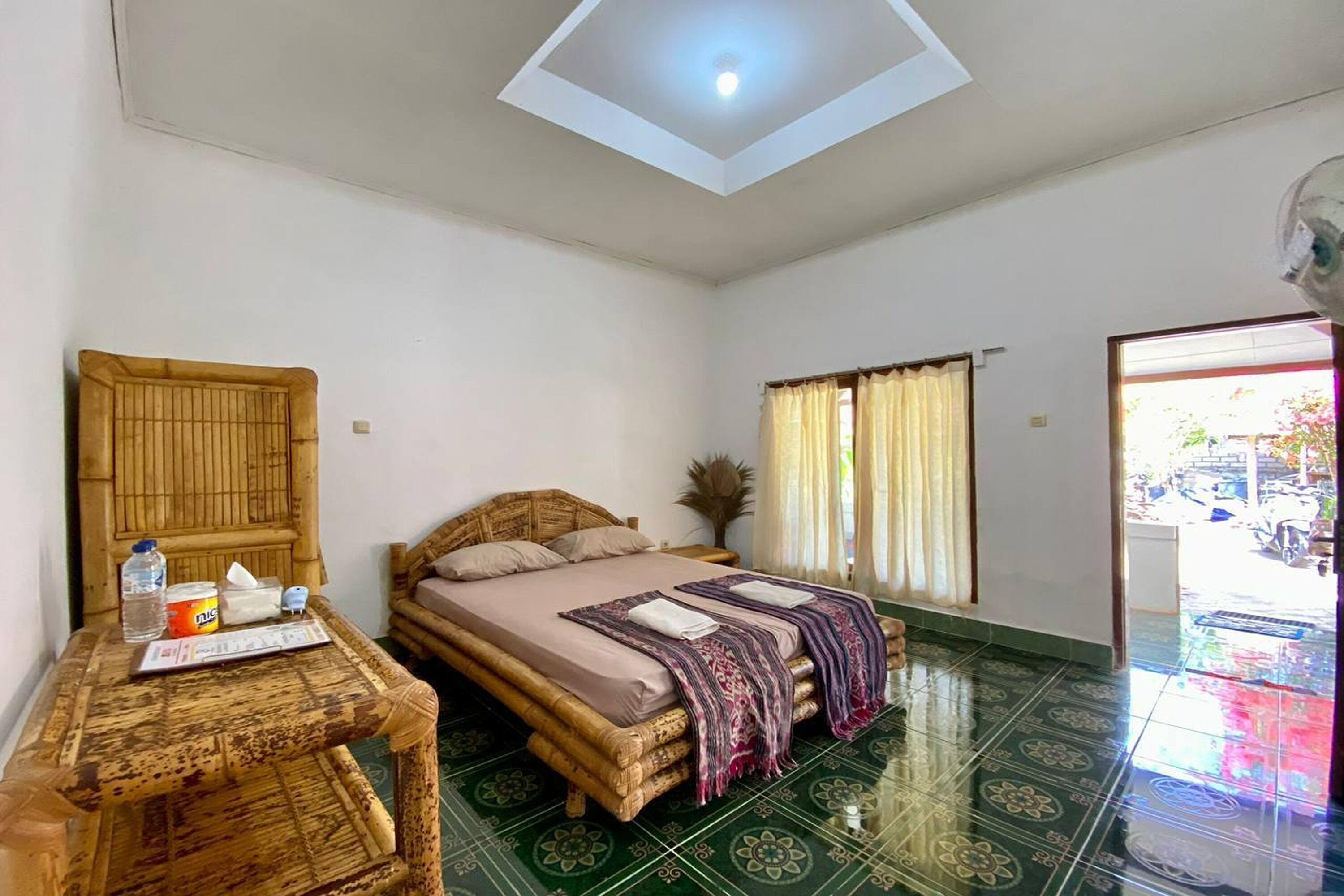 Dobbeltrom – standard (with Fan) | Skrivebord og sengetøy