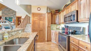 Dishwasher, coffee/tea maker, cookware/dishes/utensils, dining tables