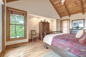 4 bedrooms, iron/ironing board, free WiFi, bed sheets