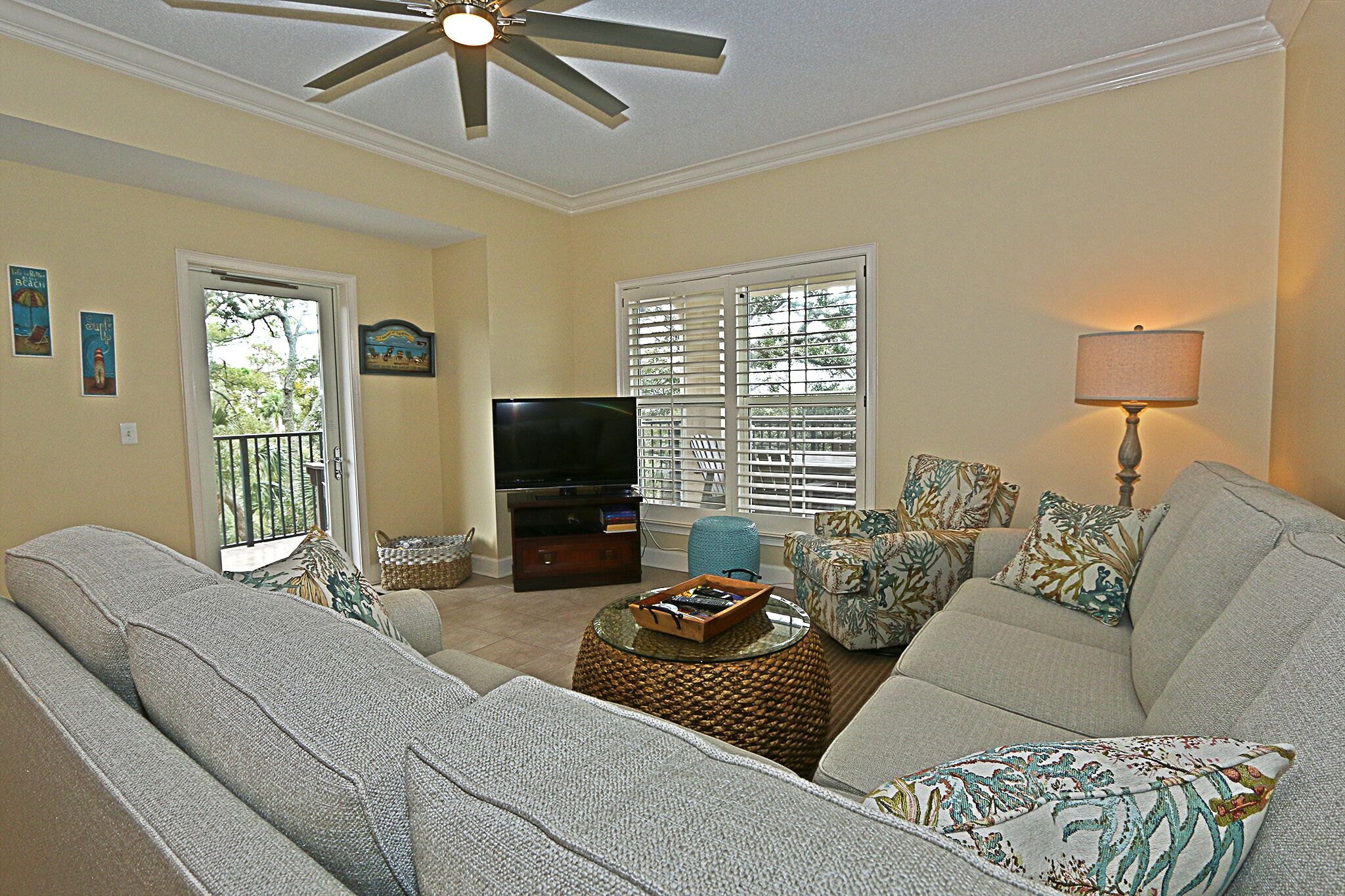 301 North Shore, End Unit, No carpet, CLEAN - Wrap around Balcony, Oct. opening