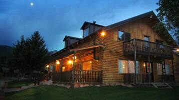 المنشأة من الخارج