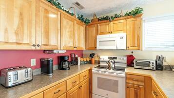 Dishwasher, coffee/tea maker, cookware/dishes/utensils, dining tables