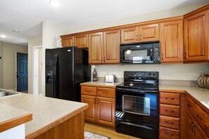 غسالة أطباق، ماكينة لصنع القهوة/الشاي، مستلزمات طهي/أطباق/أوعية