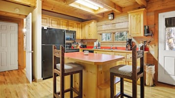 Dishwasher, coffee/tea maker, cookware/dishes/utensils, dining tables