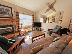 Smart TV, fireplace, DVD player, books - Peak 9 - Walk to Ski Slopes & Main St - Hot Tubs, Pool, Fireplace (Breckenridge)