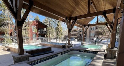 Zu Fuß zu Skipisten & Stadt - renoviert, WiFi, Pool, Whirlpools - 7. Nacht gratis!