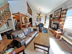 Smart TV, fireplace, DVD player, books - Peak 9 - Walk to Ski Slopes & Main St - Hot Tubs, Pool, Fireplace (Breckenridge)