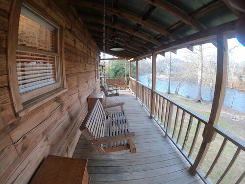 Riverfront Log Cabin 1 1/2 Mile From The Entrance Of The GSM National Park