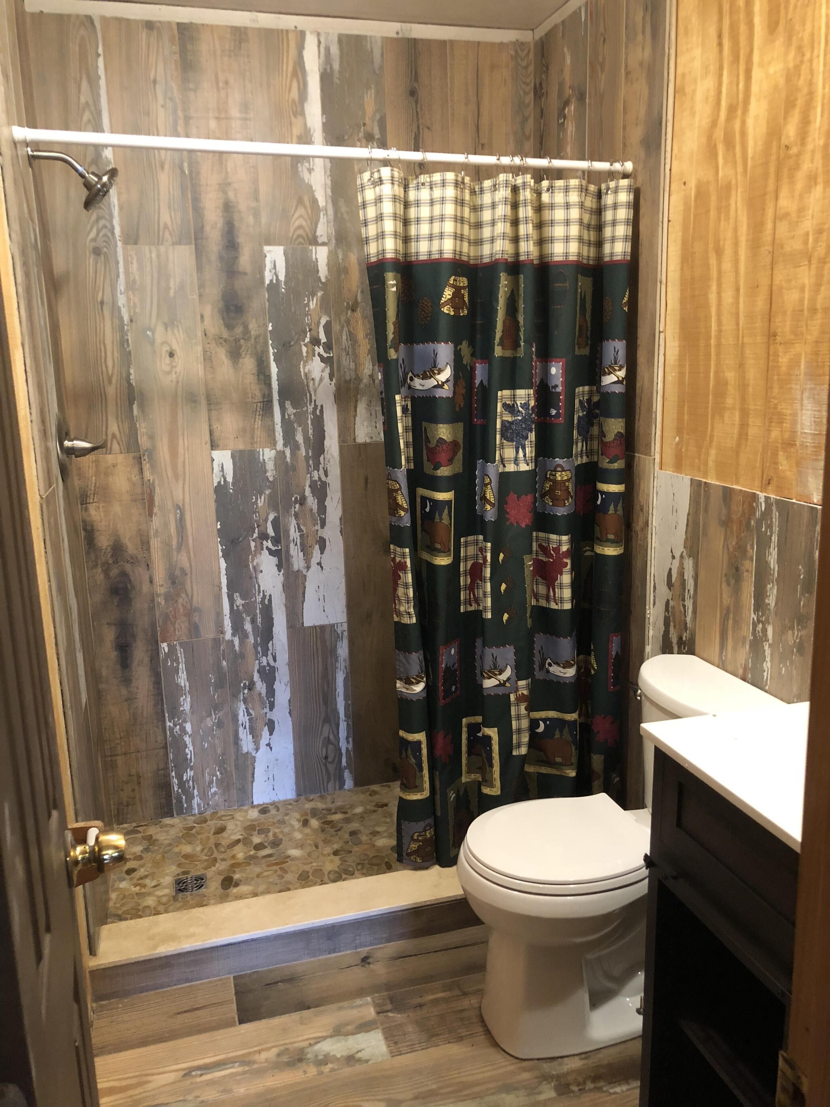 Riverfront Log Cabin 1 1/2 Mile From The Entrance Of The GSM National Park