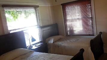 2 bedrooms, desk, iron/ironing board, free WiFi