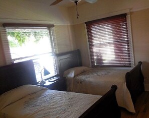 2 bedrooms, desk, iron/ironing board, free WiFi