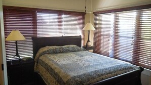 A bedroom with a bed, two bedside lamps, and a window with blinds. - 1927 Restored Downtown Phx Historic Bungalow close to Medical & Sports. (Phoenix)