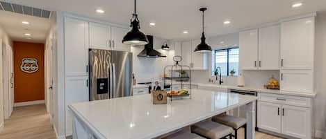 Micro-ondes, four, lave-vaisselle, cafetière/bouilloire