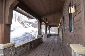 Terrace/patio - Ski-in/Ski-Out Home With Unbelievable Views Of Great Northern Mountain (Whitefish)