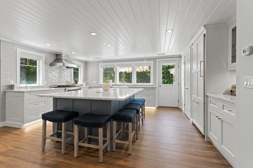 The Meeting House: 023-O  Private Orleans resort-style compound: heated pool/spa, fire pit & cabana