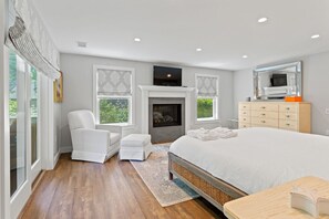 5 bedrooms, iron/ironing board, WiFi, bed sheets