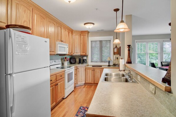 غسالة أطباق، ماكينة لصنع القهوة/الشاي، مستلزمات طهي/أطباق/أوعية