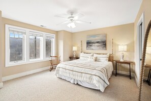 3 bedrooms, iron/ironing board, internet, bed sheets