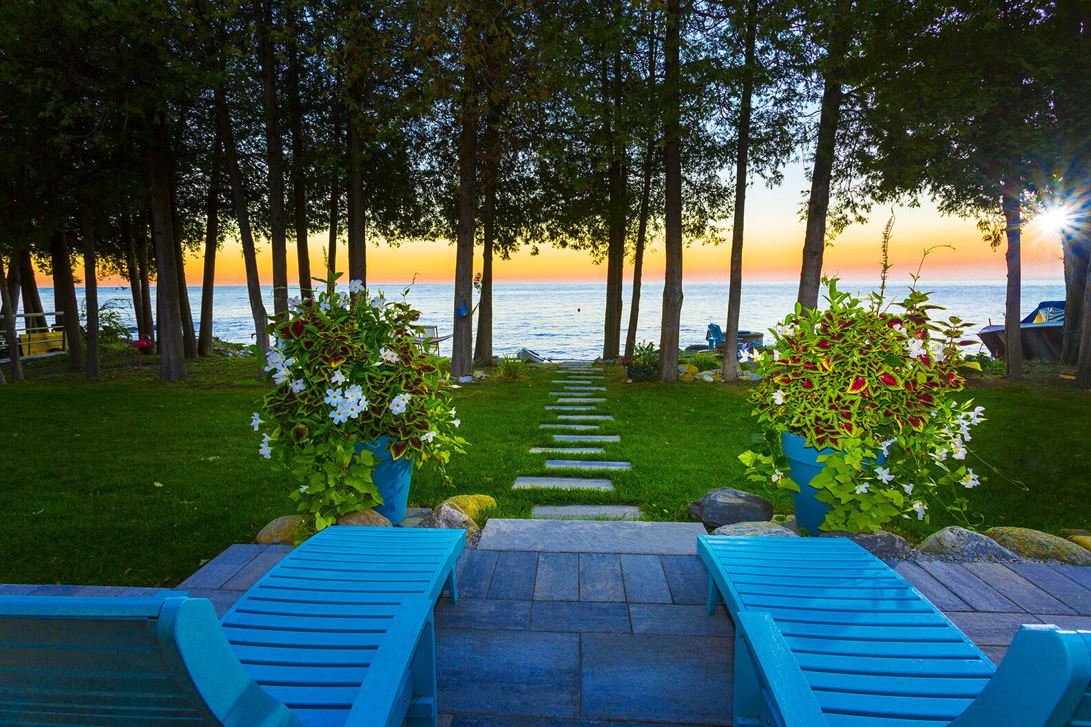 Luxury Waterfront Retreat For Family & Friends