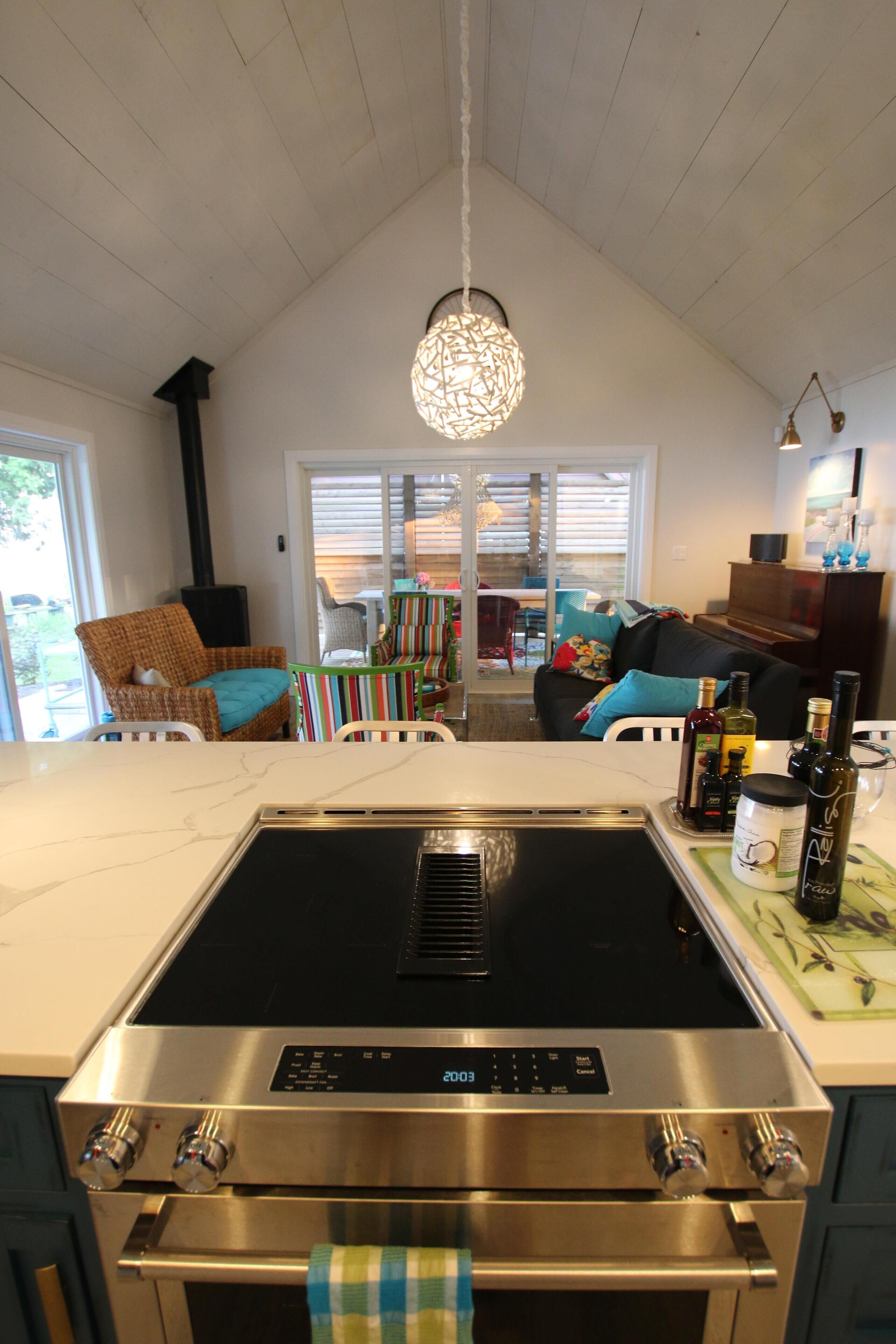 Luxury Waterfront Retreat For Family & Friends