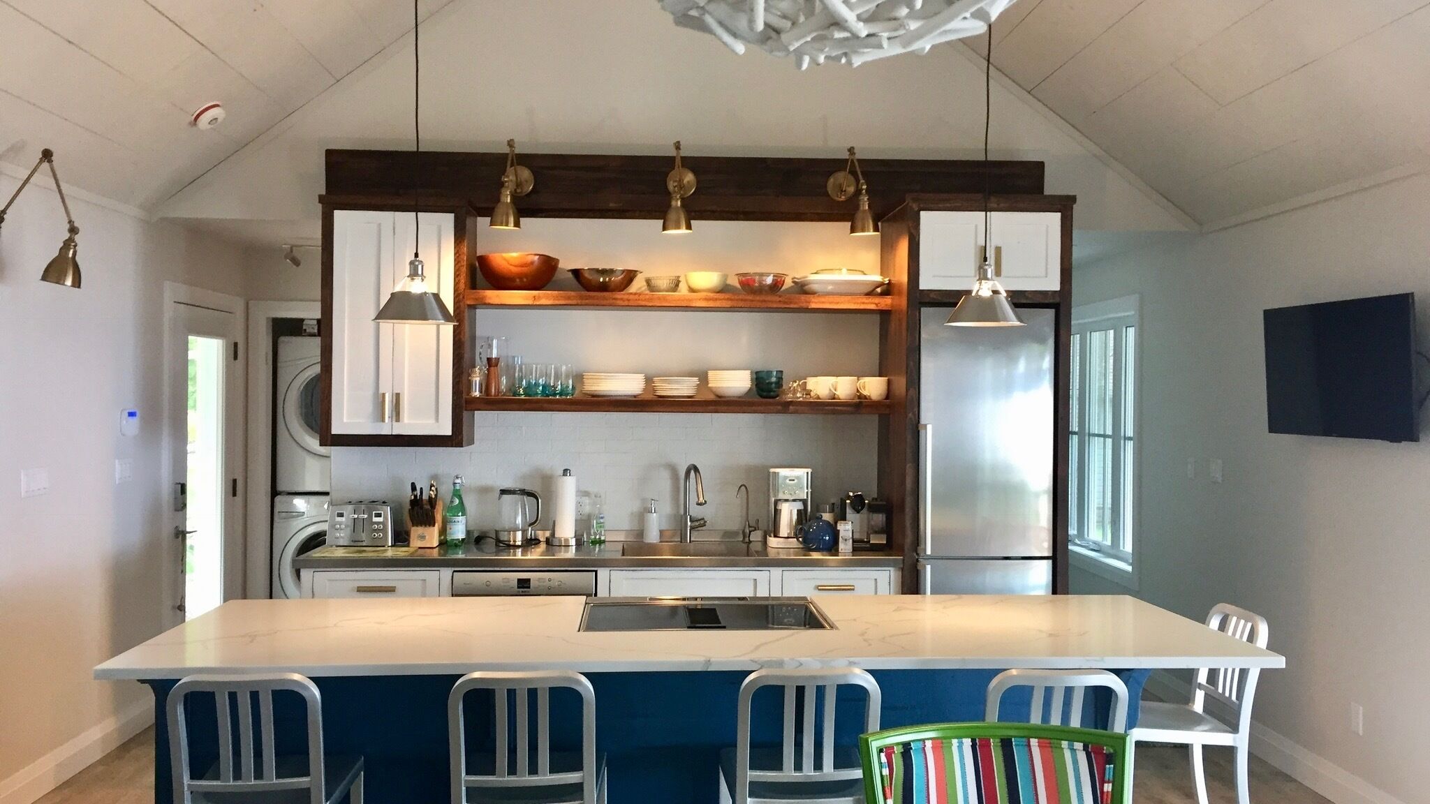 Luxury Waterfront Retreat For Family & Friends