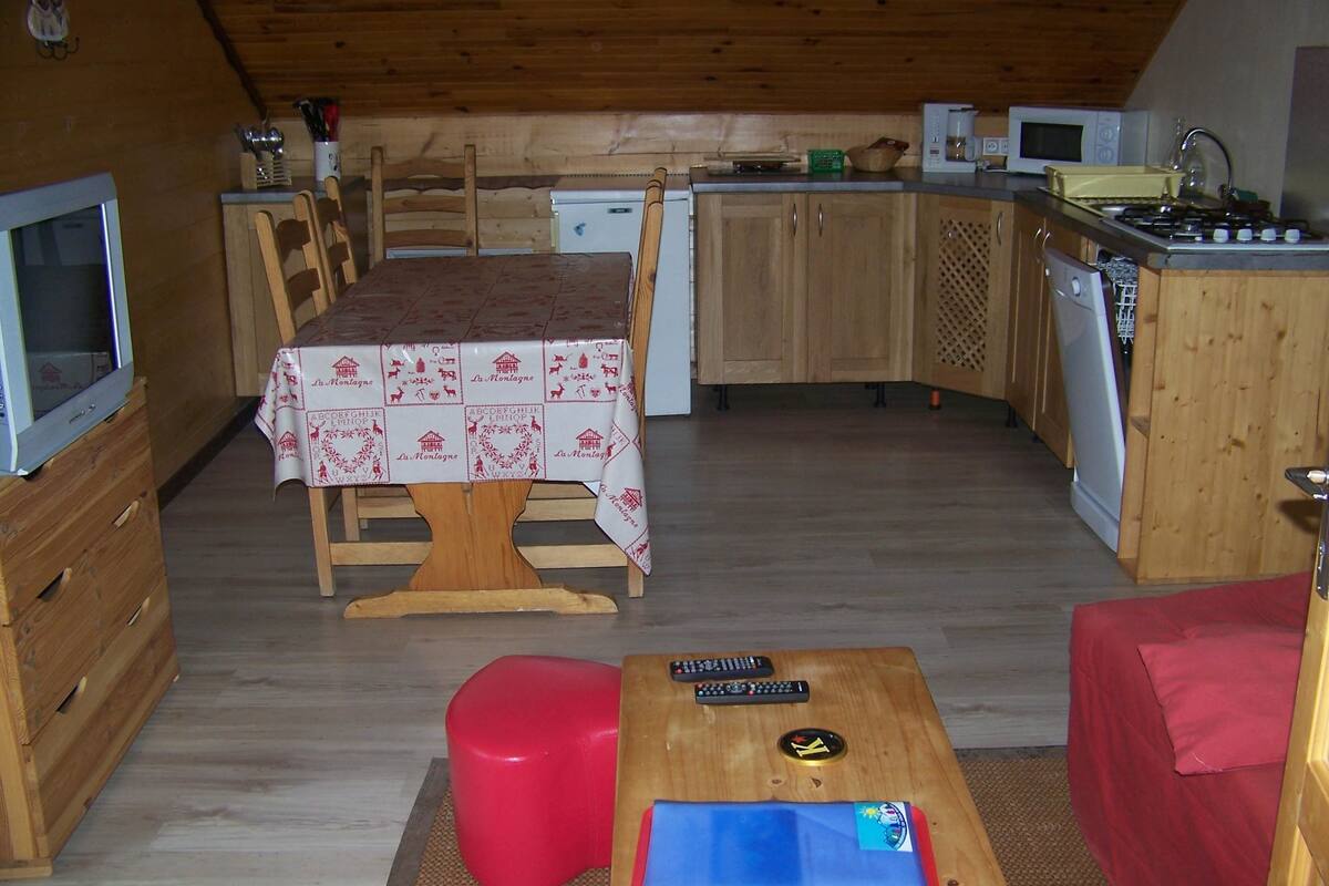 Appartement, 1 chambre | Aire de séjour | Table de ping-pong