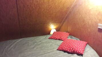 Chalet, 3 Bedrooms | Individually decorated, individually furnished, blackout drapes