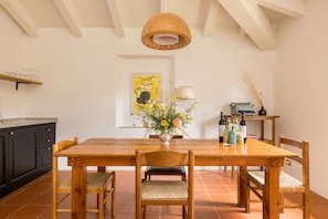 Familienapartment, Hügelblick | Wohnbereich | Kinderspielzeug