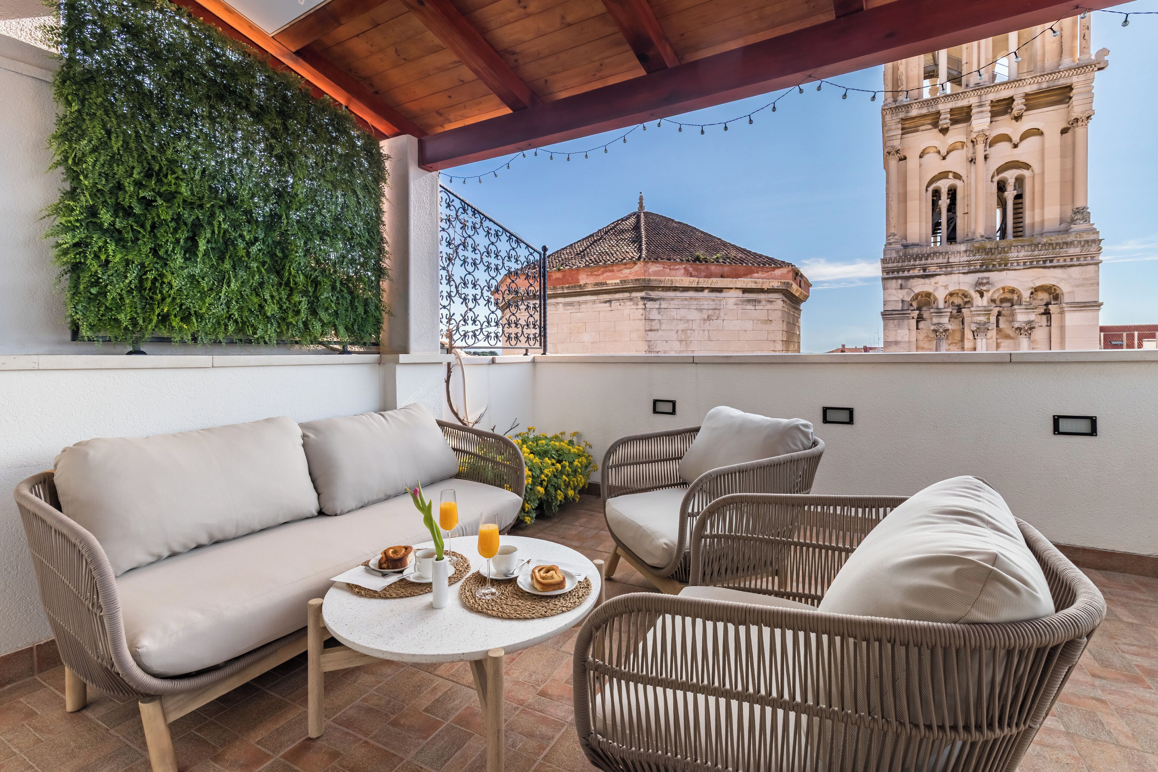 Luxury Apartment | Terrace/patio