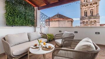 Luxury Apartment | Terrace/patio