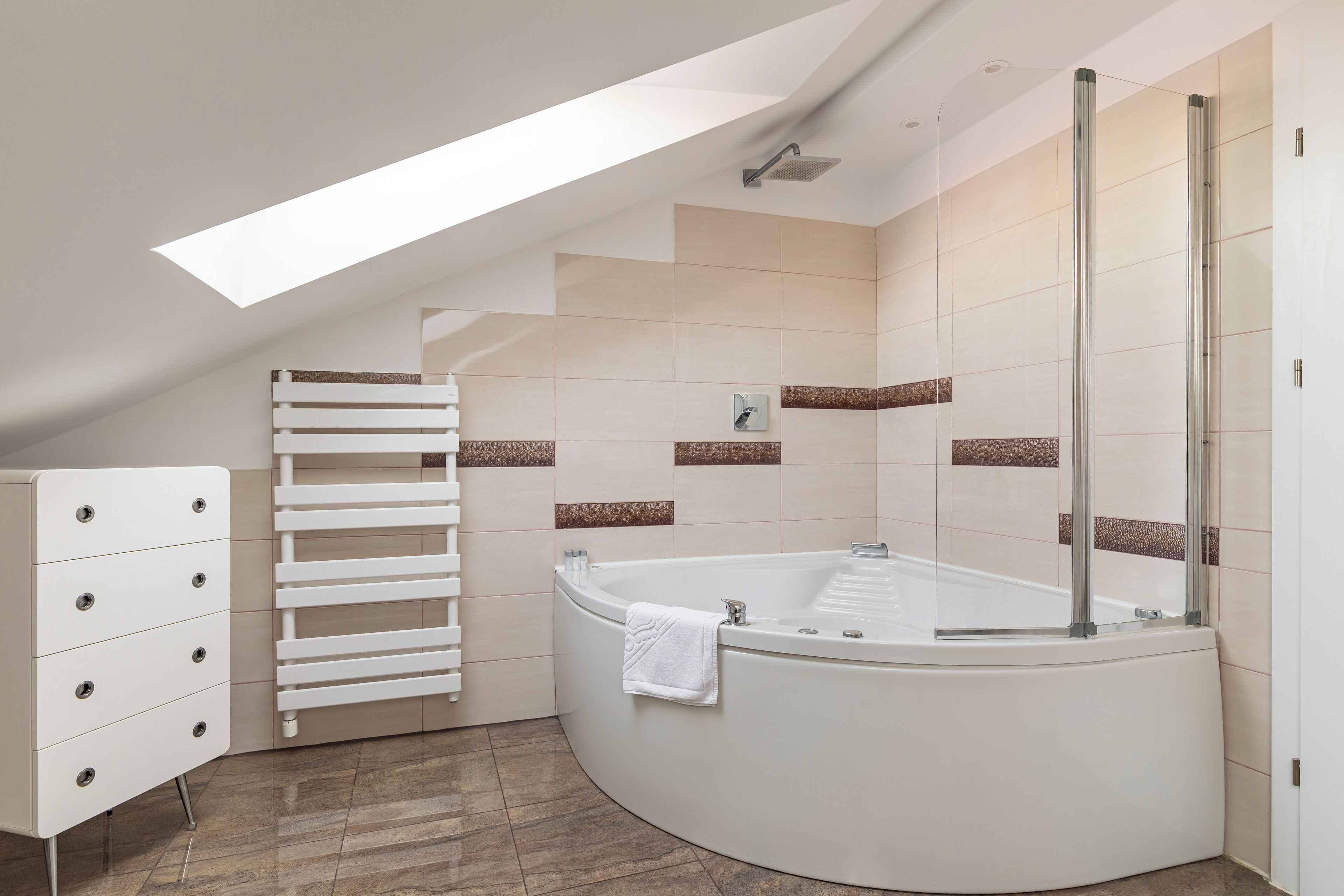 Private spa tub