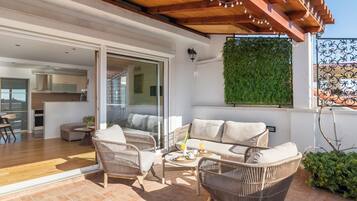 Luxury Apartment | Terrace/patio