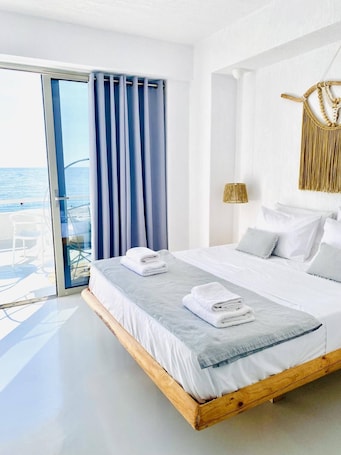 Ropa de cama de alta calidad, cortinas blackout, cunas y wifi gratis . Geo & Art Boutique Hotel
