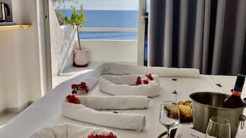 Superior Double Room, Balcony, Sea View | Premium bedding, blackout drapes, cribs/infant beds, free WiFi