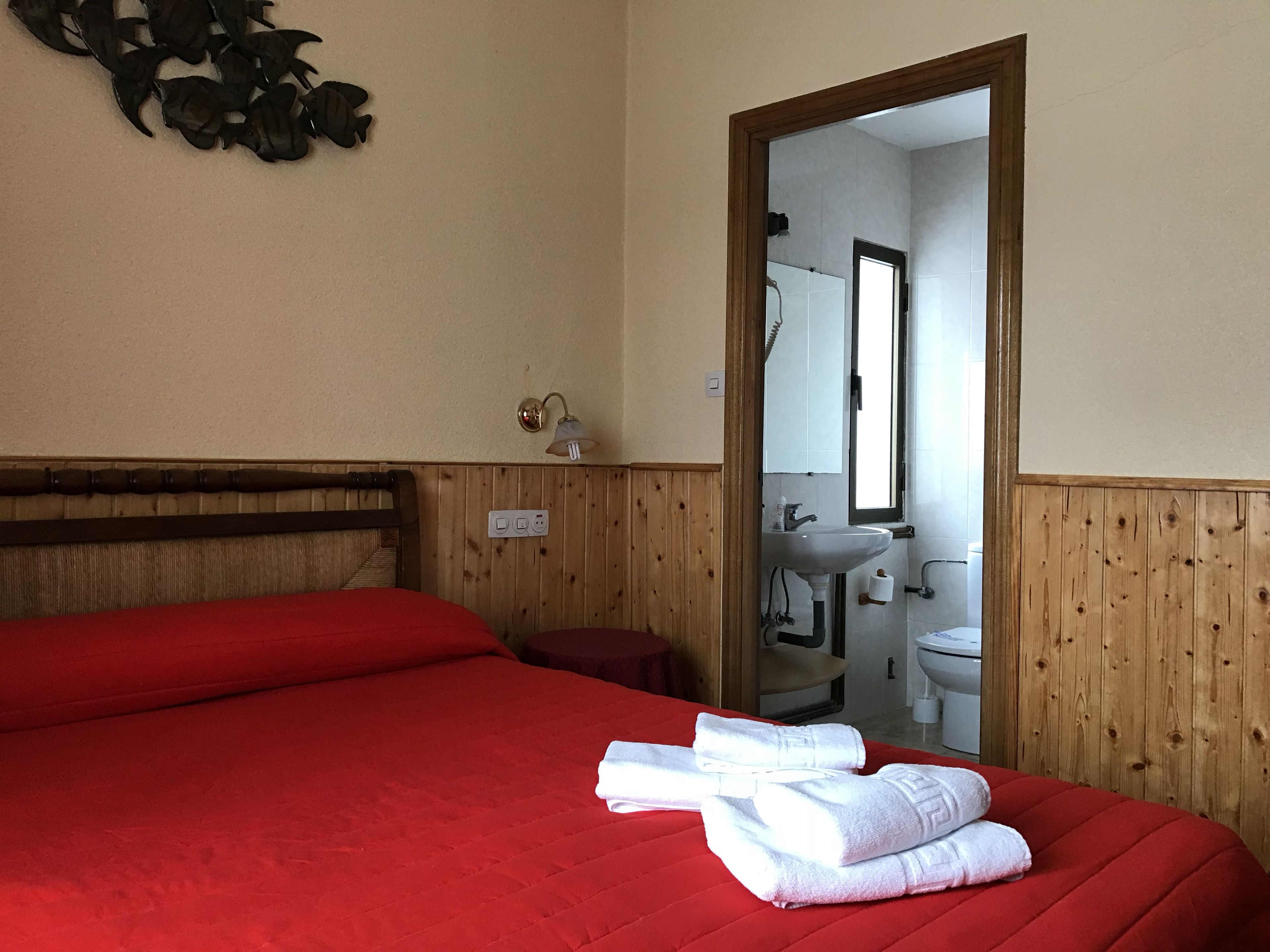 Bureau, rideaux occultants, fer et planche à repasser, Wi-Fi gratuit