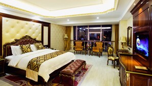  行政全景至尊大床房 | 迷你吧、客房內保險箱、遮光布/窗簾、隔音