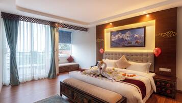 Presidential Studio Suite | Laptop workspace, free WiFi, bed sheets