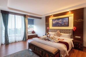 Presidential Studio Suite | Laptop workspace, free WiFi, bed sheets - Hotel Sarathi (Dhulikhel)